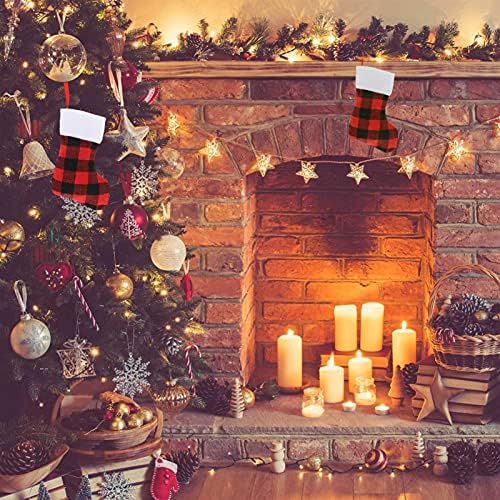 Камино декор карирани божиќни чорапи црвени црни Божиќни чорапи 4 парчиња Божиќни чорапи за подароци за подароци за забава за забава за одмолно дрво камин мантил д?