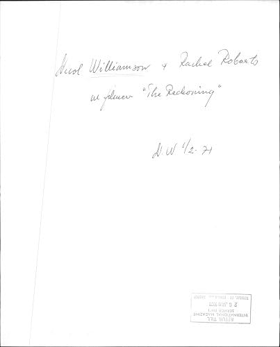 Гроздобер фотографија на Рејчел Робертс во романса со Никол Вилијамсон од филмот „The Reckoning“.