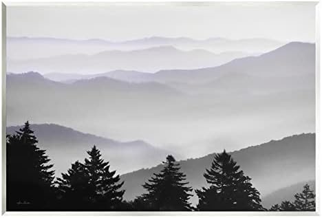 Студените индустрии борови дрвја силуети магливи планински опсег врвови дрвени wallидни уметности, дизајн од Лори Деитер