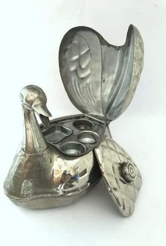 Антички гроздобер месинг патка фигура мулти -намена кутија за складирање метал патка во форма на гроздобер стилизиран прекрасен