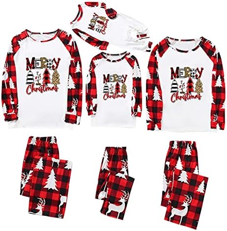 Појавување на Божиќни пижами семејство од 3 семејни облеки што одговараат на одмор, кои одговараат на семејни пижами Божиќна облека