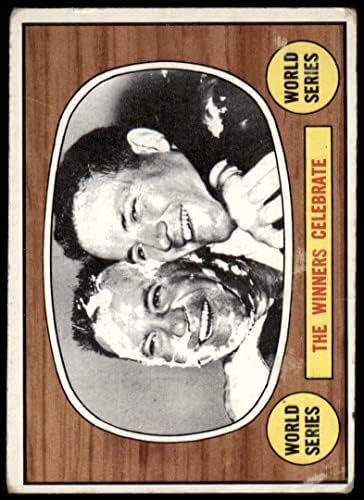 1967 година Топс # 155 1966 Резиме на Светската серија - Победниците го слават Хенк Бауер/Дејв Мекнили Балтимор/Лос Анџелес Ориолес/Доџерс сиромашни Ориолес/Доџерс