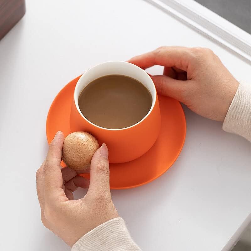 Дизајнер на мади Кеј Дизајнер шолја за кафе врвна извонредна шолја за керамичко кафе и комплет чинија за девојки со висока вредност попладневна