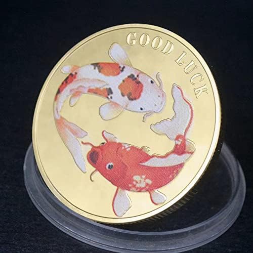 Двострана среќна монета во која има едната страна со пар риба од кои и едната страна со среќни симболи - мир, среќа и среќа да бидеме со вас