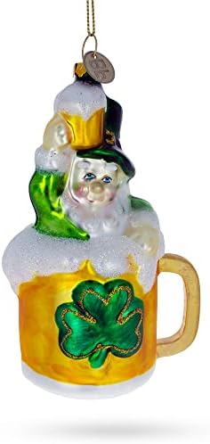 Лепрекаун во божиќен украс за чаша од пиво