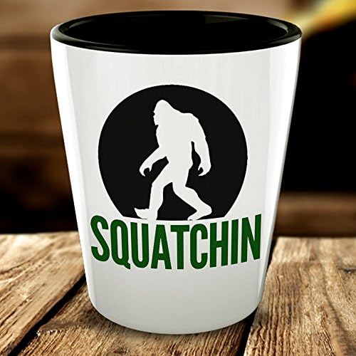Sasquatch Bigfoot Застрелан Стакло Стрелец Slammer Смешни Squatchin Подарок PicksPlace