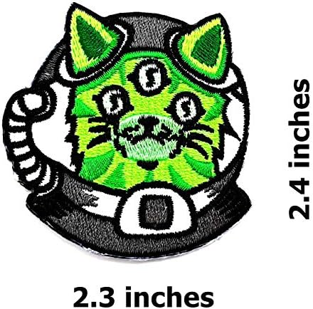 Зелена мачка симпатична мачка туѓа чудовиште НЛО вселенски цртан филм деца деца за лепенка торба торба маица фармерки велосипедистички значки