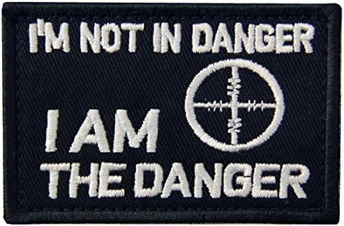 Јас не сум во опасност, јас сум опасна лепенка извезена тактичка апликација Армијата морал и амблем на јамка, црвено