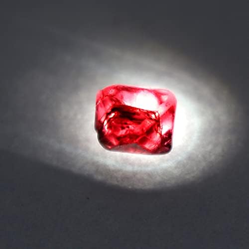 Мал сурово груб црвен спинел природен заздравувачки кристал 1,25 КТ лаосестон бурмански спинел