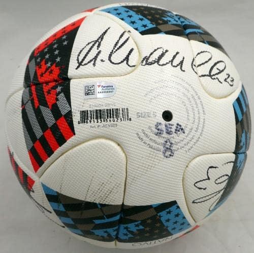 Seattle Sounders Autographed Match Used Adidas Soccer Ball потпишана од 11 играчи, вклучувајќи го и Clint Dempsey Fanatics