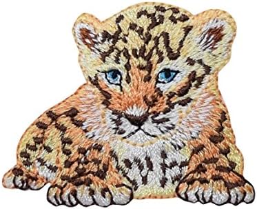 Бебе леопард - младенче - лежење - сафари животни - извезено железо на лепенка