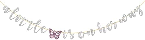 Халодт малку пеперутка е на нејзиниот пат банер, објава за бременост, туш за бебиња, пеперутка добредојде за украси за бебиња, сребрени сјај