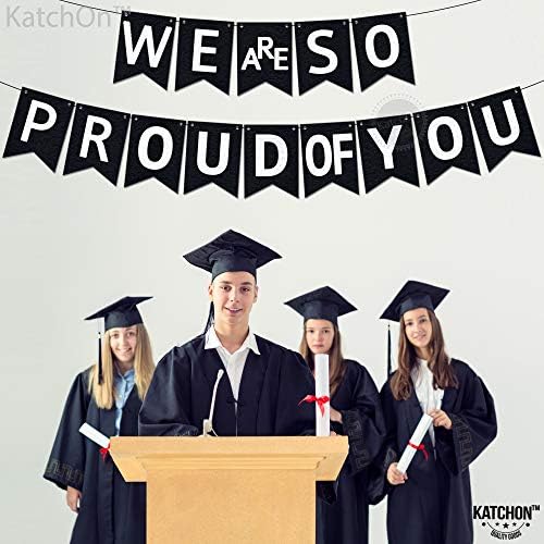 Katchon, ние сме толку горди на вас банер - 10 стапки, без DIY | Класа за украси со црно -бело дипломирање од 2023 година | Горд на