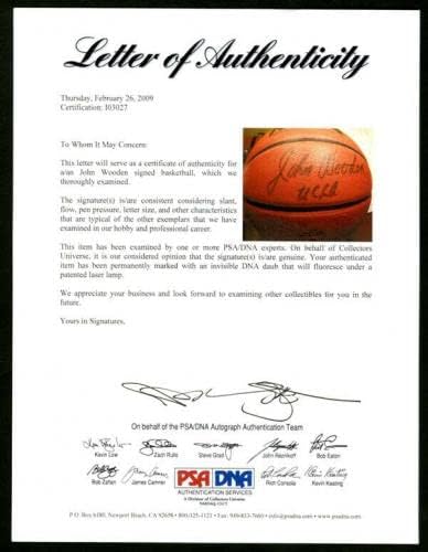 Тренерот на Woodон Вуден го потпиша Вилсон НЦАА кошарка UCLA Pyramid PSA/DNA Autographed - Автограмирани кошарка на колеџ