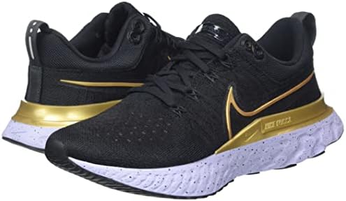 Nikeенски React React Infinity Run Flyknit 2 трчање чевли, црна/метална златна сива боја, 6 m САД
