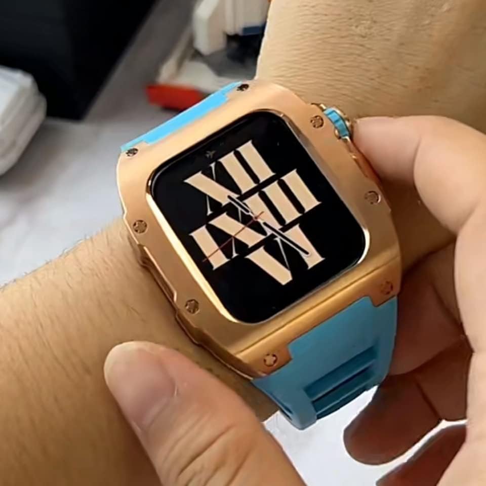 CNHKAU Јаглеродни Влакна Луксузен Случај за Apple Watch Band 8 45mm Метални Челични Дијаманти Случај за Iwatch Серија 8 7 SE 6 44mm Комплет