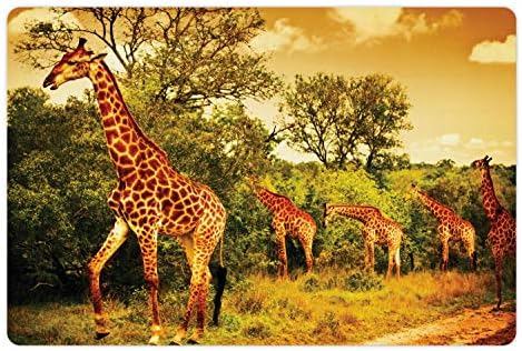 Ambesonne Giraffe Pet Mat Mat for Food and Water, Savannah Animals кои шетаат во зелена шума Савана тема за диви животни, не лизгачки гумен душек