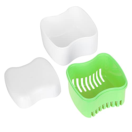 Лажни садови за заби, не и трајни протези кутии што го намалуваат бактериското растење со дишечки меѓуслојни за постари лица зачувани протези
