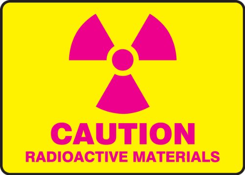 Accuform MRAD503VP Пластичен знак за безбедност, „Внимание на радиоактивни материјали“ со графички, 7 должина x 10 ширина x 0,055 дебелина,