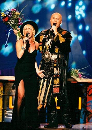 Гроздобер фотографија на мелодифестивален 1994 година. Мари Бергман и Роџер Понтаре го освоија шведското финале со „Theвездите“
