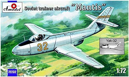 Јаковлев Јак-32 „Мантис“ Советски тренерски авион 1/72 Амодел 72232