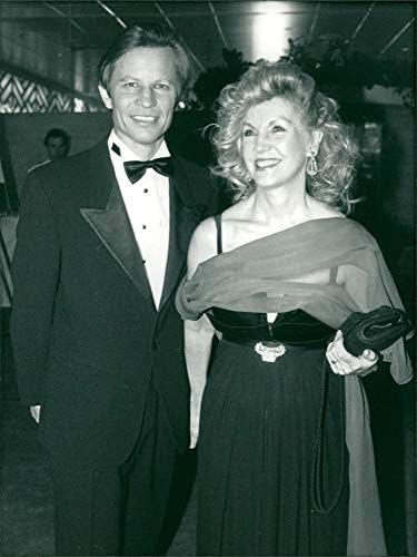 Гроздобер фотографија на Мајкл Јорк и неговата сопруга Патриша МекКалум.