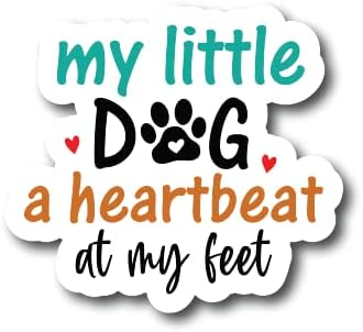 Моето мало куче чукање на срцето на моите нозе | Одлична идеја за подароци | Налепница за декорации | 2 Пакет | 5 инчи налепници | S10642