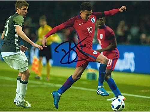 Деле Али Англија автограмираше 12 x 16 Фотографија на Црвениот дрес - Икони - Автограмирани фудбалски фотографии
