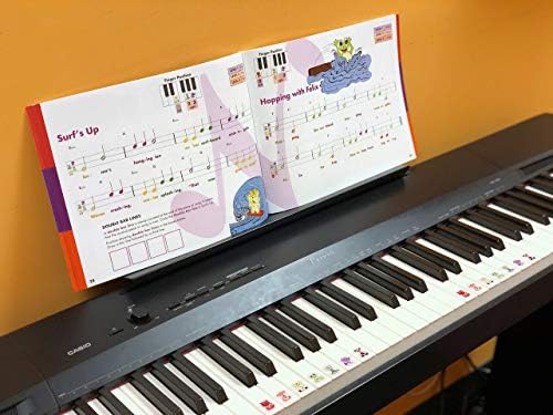Изработка на белешки за пијано: Книга за пијано во боја за деца со налепници за пијано-пријател.