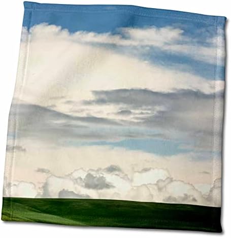 Облаци од 3дози на далечен хоризонт, регион Палаус во Источен Вашингтон. - крпи