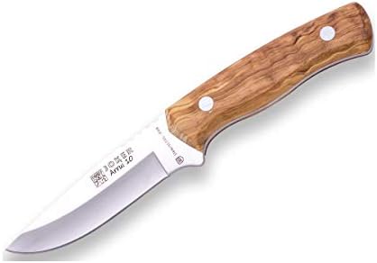 JOKER BUSHCRAFT целосна должина Arrui 10 CO60 нож, 3,94 инчи сечило, рачка од маслиново дрво, вклучува кафеава кожа обвивка, алатка за риболов, лов, кампување и пешачење