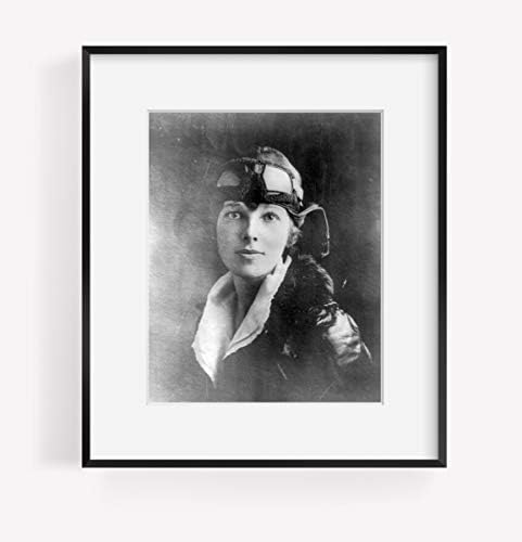Бесконечни фотографии Фото: Амелија Ерхарт, 1897-1937 година, во униформа на Авиатрикс, Американски авијатичар, автор, исчезна